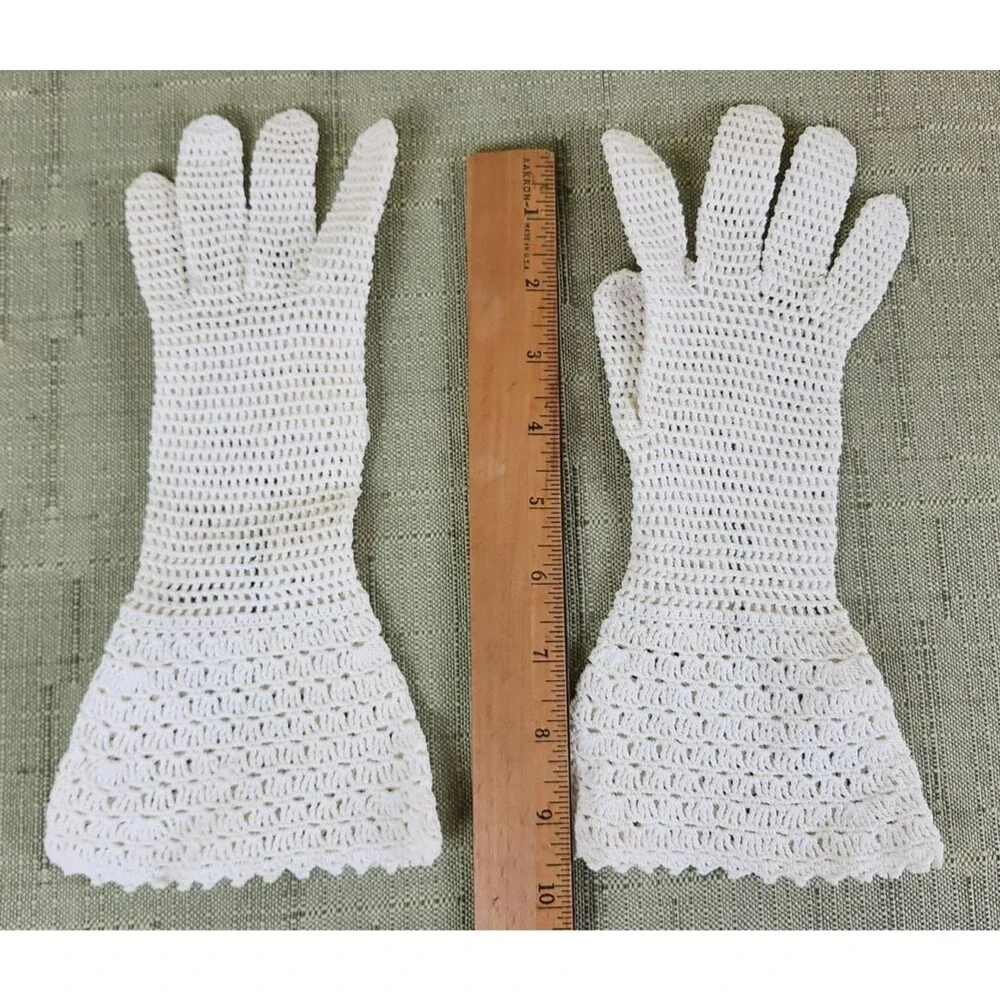 Vintage Crochet Petite Women's Soft White Dress Gloves w/Button Closure